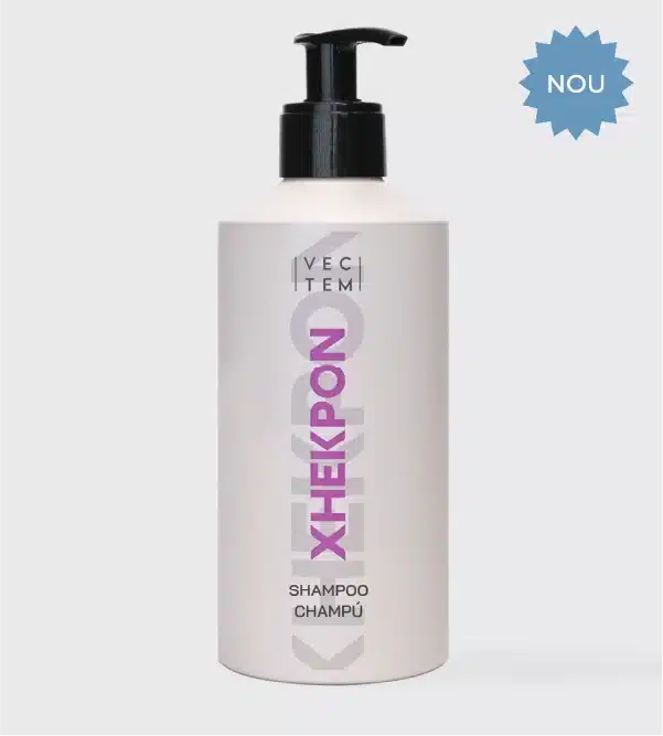 flacon de șampon pentru curățarea și îngrijirea regulată a tuturor tipurilor de păr produs nou